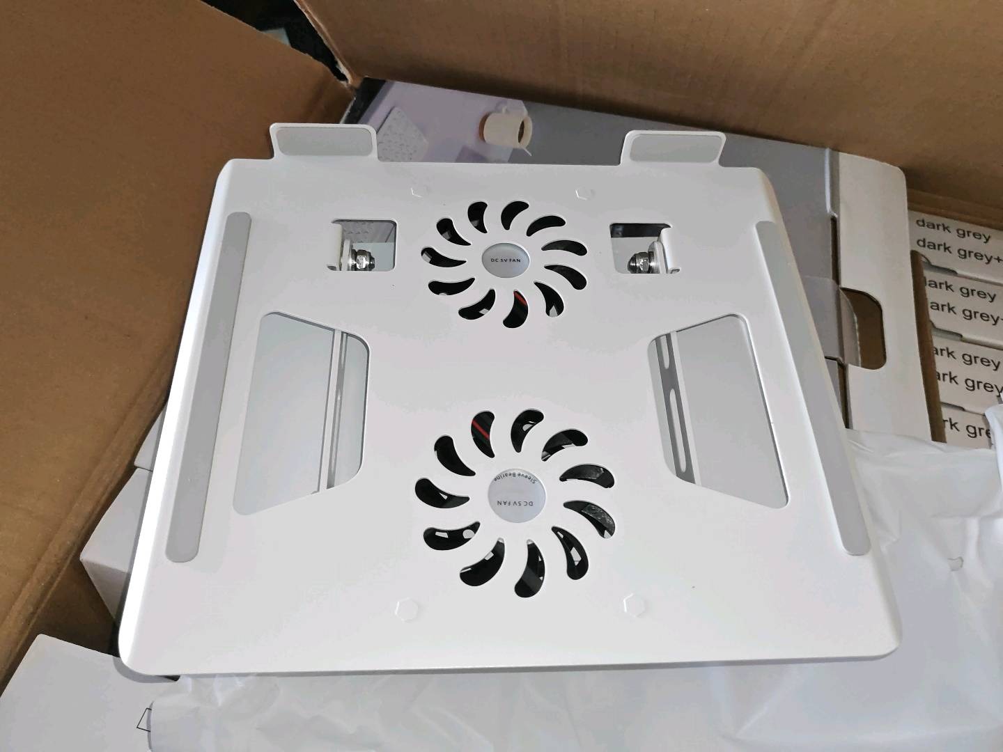 Soportes para Laptop Ajustables ¡Base Refrigerante con Ventiladores 360° de Rotación! - Imagen 4
